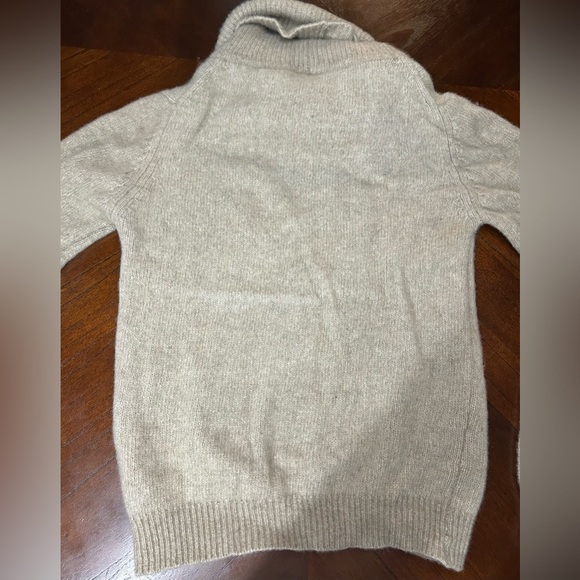 Betty HANSON Elegant Beige Turtleneck Sweater
40% mink 50% lambswool 10% nylon - Picture 9 of 9